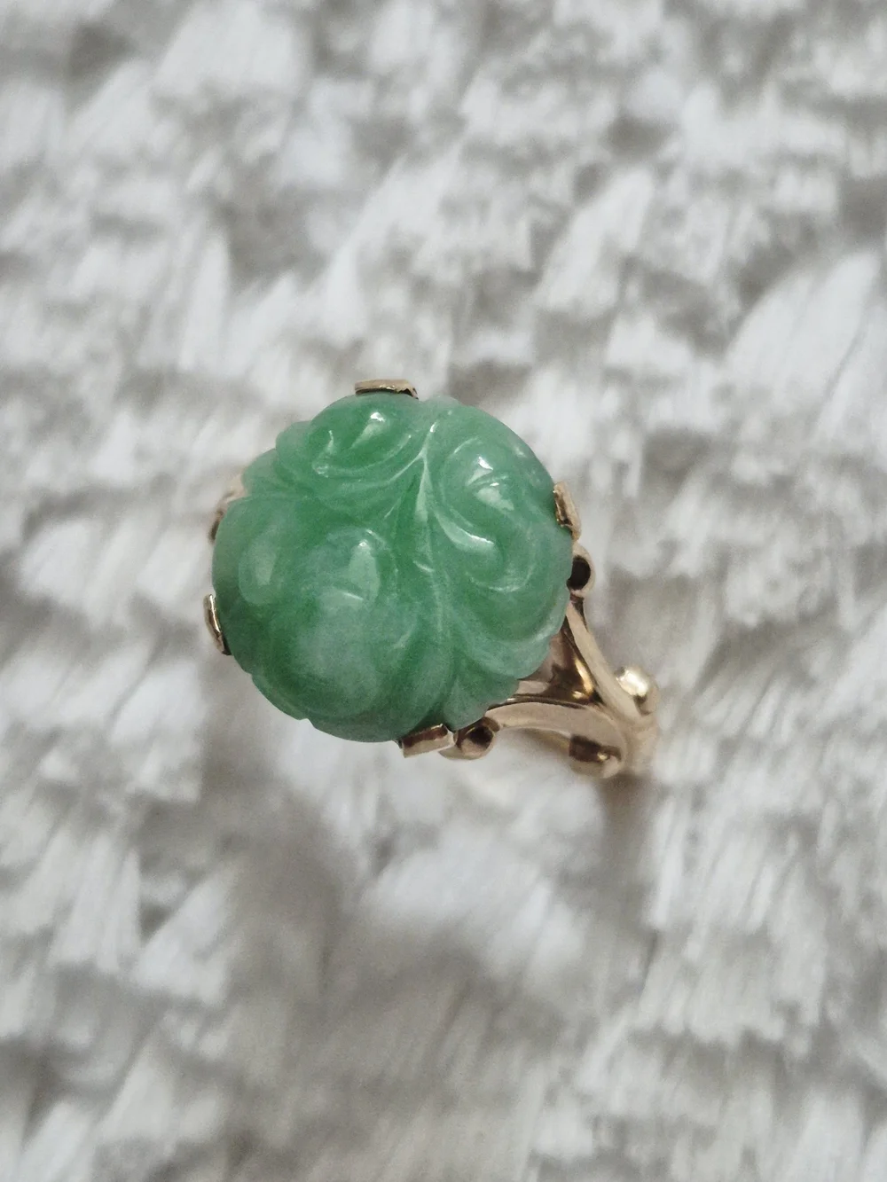 Estate 14k Yellow Gold Green Carved Jade Ring